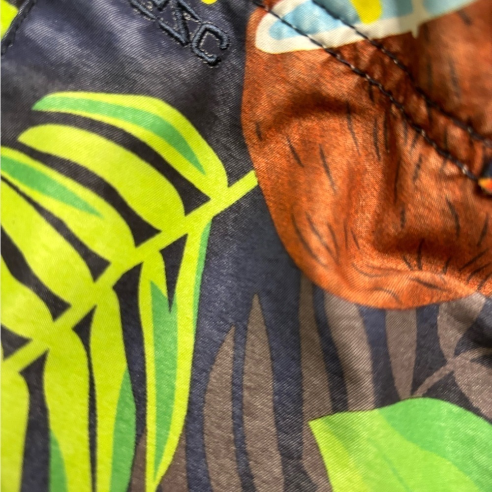 WESC size Medium/32 Tropical print swim trunks - Picture 4 of 4